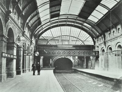 محطة مترو أنفاق Notting Hill Gate: منظر للمنصات والمسار ، 1868 بواسطة مصور انجليزى