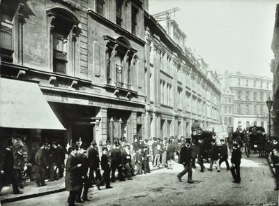 شارع أولد برود ، مدخل البورصة ، مدينة لندن ، 1890 بواسطة مصور انجليزى