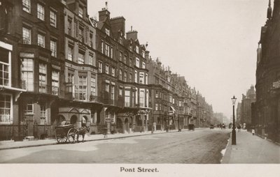 Pont Street, London (b/w photo) بواسطة مصور انجليزى