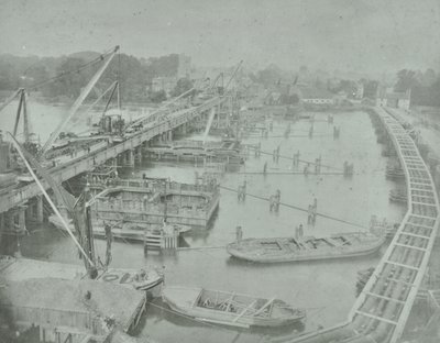 جسر بوتني: حفر الأساس للجسر الجديد ، 1883 بواسطة مصور انجليزى