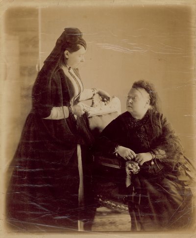 الملكة فيكتوريا ، جالسة بواسطة English Photographer
