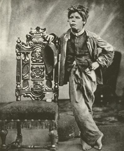 Ragged School Boy في عام 1860 (صورة b / w) بواسطة مصور انجليزى