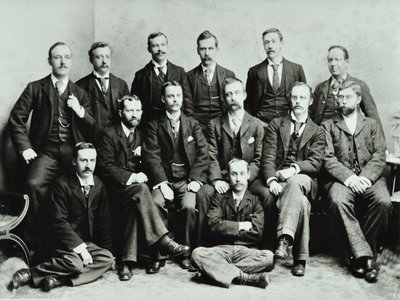 مدرسة روزندال رود: مجموعة المعلمين ، 1897 بواسطة مصور انجليزى