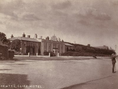 Southwold: Centre Cliff Hotel (b/w photo) بواسطة مصور انجليزى