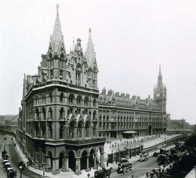 محطة قطار سانت بانكراس ؛ صورة من أبريل 1899 بواسطة مصور انجليزى