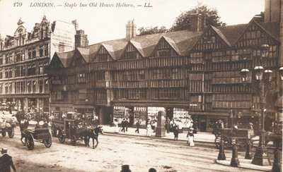 Staple Inn Old Houses في هولبورن بواسطة مصور انجليزى