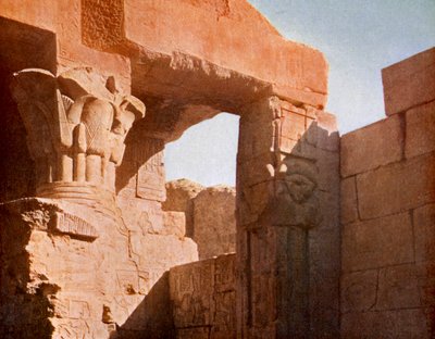 معبد في المدينة المنورة ، مصر. بواسطة مصور انجليزى