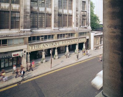 The Antique Hypermarket ، شارع كنسينغتون هاي ستريت بواسطة مصور انجليزى