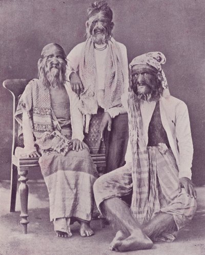 الأسرة البورمية المشعرة بواسطة مصور انجليزى