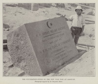 حجر الأساس لسد النيل الجديد في أسوان بواسطة مصور انجليزى