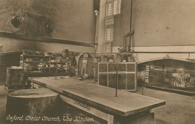 المطبخ ، كنيسة المسيح ، أكسفورد. أُرسلت البطاقة البريدية عام 1913. بواسطة مصور انجليزى