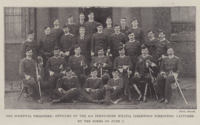 سجناء Roodeval ، ضباط من ميليشيا Derbyshire الرابعة (Sherwood Foresters) التي استولى عليها البوير في 7 يونيو بواسطة مصور انجليزى