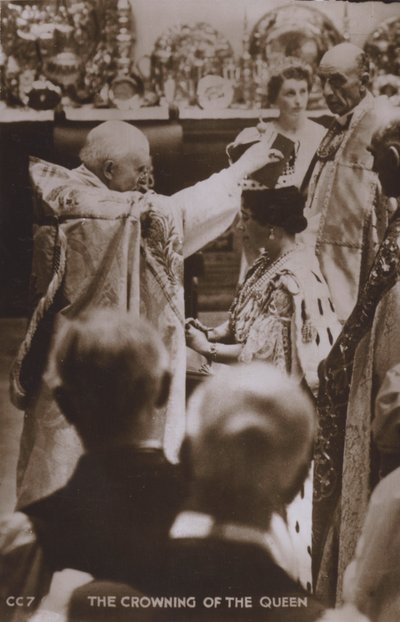 The crowning of the Queen (b/w photo) بواسطة مصور انجليزى