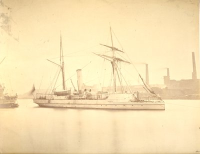 الجانب الأيمن من الزورق الحربي "دلتا" يرسو في نهر تاين ، عام 1876 بواسطة مصور انجليزى