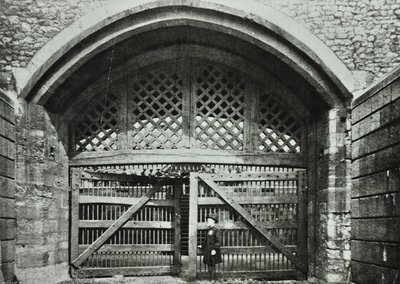 برج لندن ، تاور هيل: بوابة الخونة ، 1890 بواسطة مصور انجليزى