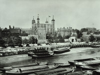 برج لندن ، تاور هيل: rom the river ، 1895 بواسطة مصور انجليزى
