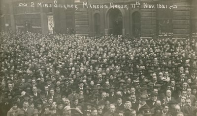 دقيقتان صمت في قصر مانشن ، لندن ، 11 نوفمبر 1921 بواسطة مصور انجليزى