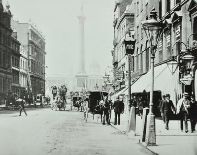 وايتهول ، وستمنستر إل بي: وايتهول يتطلع إلى ساحة الطرف الأغر ، 1895 بواسطة مصور انجليزى