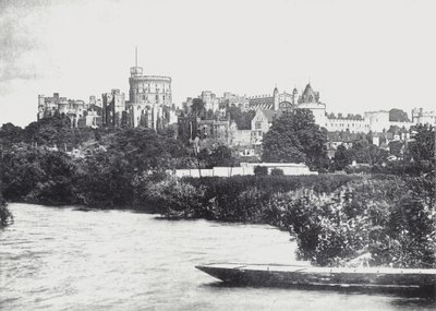قلعة وندسور من التايمز (صورة b / w) بواسطة مصور انجليزى