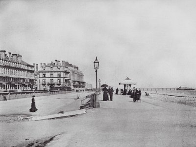 ورذينج: Heene Terrace (b / w photo) بواسطة مصور انجليزى