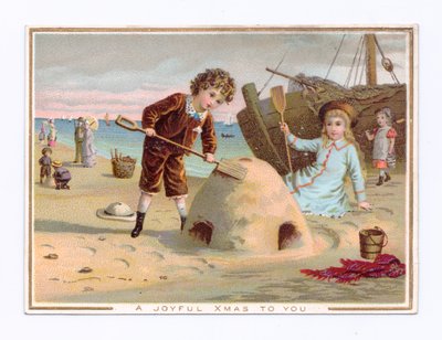 A Victorian Christmas card of a boy building a sand castle on a beach, c.1880 (colour litho) بواسطة مدرسة اللغة الإنجليزية
