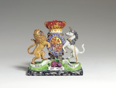 مزهرية والتون Armorial الانسكاب مثل المعطف الملكي البريطاني للأسلحة ، حوالي عام 1825 (لآلئ اللؤلؤ) بواسطة مدرسة اللغة الإنجليزية