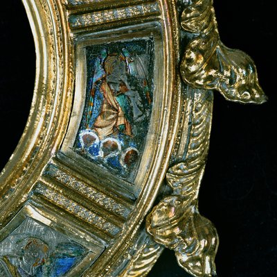 ملاك يعزف على آلة النفخ ، التفاصيل من صحن ويليام ويكام (c.1320-1404) (مذهب فضي ومينا شامبليف) (انظر 205100-32) بواسطة مدرسة اللغة الإنجليزية