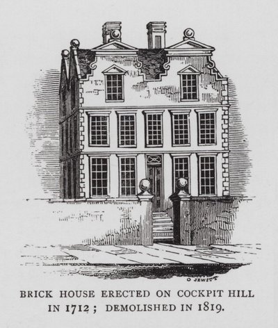 تم بناء Brick House على Cockpit Hill في عام 1712 ؛ هدم عام 1819 (نقش) بواسطة مدرسة اللغة الإنجليزية
