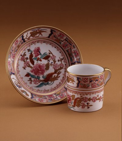 فنجان قهوة وصحن على الطريقة الصينية ، Spode ، Staffordshire ، c.1800 (خزف) بواسطة English School