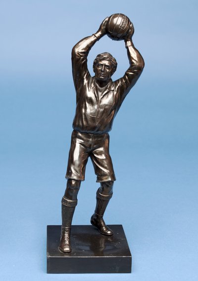 لاعب كرة قدم ، جزء من مجموعة ساعات (spelter رسمت) (انظر أيضًا 315475 و 315476-315477) بواسطة مدرسة اللغة الإنجليزية