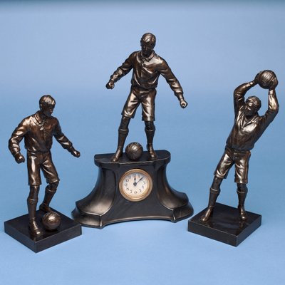 لاعبو كرة القدم ، مجموعة ساعة (spelter رسمت) (انظر أيضًا 315474-315476) بواسطة مدرسة اللغة الإنجليزية