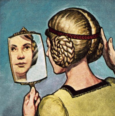 فتاة من العصور الوسطى تبحث في المرآة بواسطة مدرسة اللغة الإنجليزية