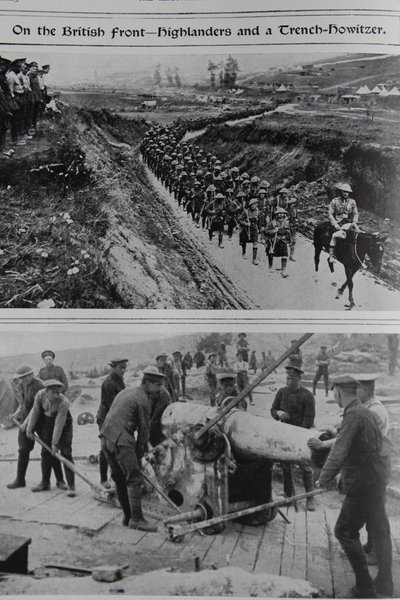 على الجبهة البريطانية - المرتفعات وخندق هاوتزر ، 1914-1918 بواسطة مدرسة اللغة الإنجليزية