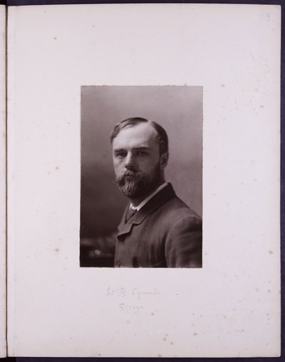 صورة شخصية ل WR Symonds، حوالي عام 1900 (صورة بالأبيض والأسود) بواسطة مدرسة اللغة الإنجليزية