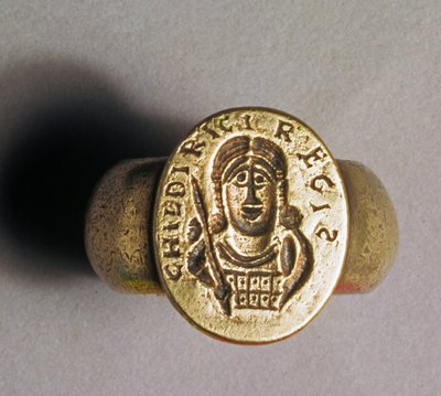 نسخة كهربائية طبق الأصل من Childerics Ring ، 1831 (معدن) بواسطة مدرسة اللغة الإنجليزية