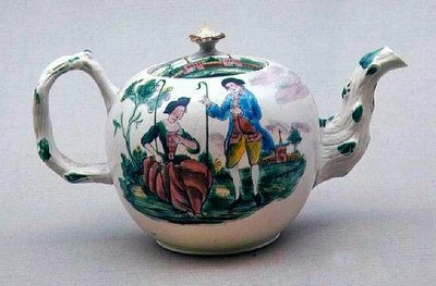 إبريق ستافوردشاير المزجج بالملح المزخرف en famille rose ، c.1770 (سيراميك) بواسطة مدرسة اللغة الإنجليزية