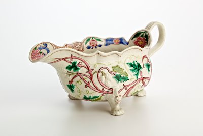 قارب صلصة ستافوردشاير ، c.1760 (آنية فخارية) بواسطة مدرسة اللغة الإنجليزية