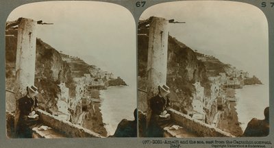 ساحل أمالفي وخليج ساليرنو من دير محوّل ، منظر مجسم (صورة بني داكن) بواسطة مدرسة اللغة الإنجليزية