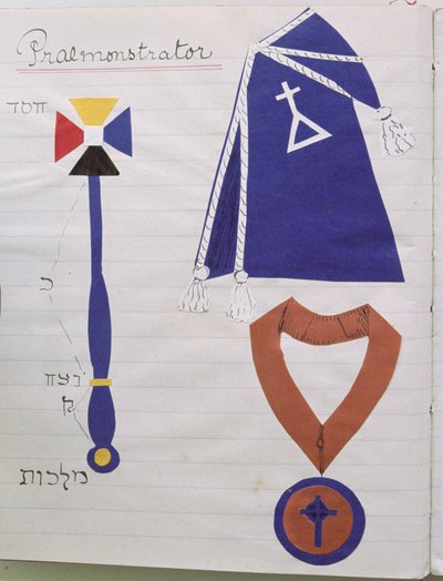 الرداء (مع رمز الأمر) وشعار المعلم (Praemonstrator) من أجل النظام المحكم للفجر الذهبي ، c.1895 (ملصقة) (انظر أيضًا 212684) بواسطة مدرسة اللغة الإنجليزية