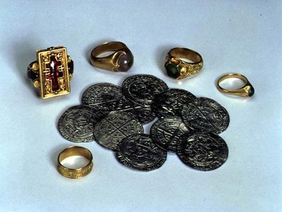 تم العثور على حلقات من Thame Hoard وعشرة حبوب من الفضة في نهر Thame ، تاريخ المحطة النهائية 1457 بواسطة المدرسة الإنجليزية المدرسة الإنجليزية