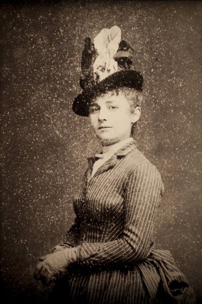 كميل كلوديل (1864-1943). صورة فوتوغرافية حوالي عام 1886 ، بواسطة إتيان كارجات (1828-1906). انسحاب. متحف الفنون الجميلة في بواتييه (فرنسا). بواسطة إتيان كارات