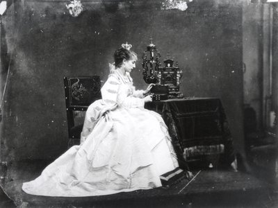 سارة برنهاردت (1844-1923) في دور ماري دي نوبورج في "روي بلاس" بقلم فيكتور هوغو (1802-1885) عام 1872 (صورة بالأبيض والأسود) بواسطة إتيان كارات