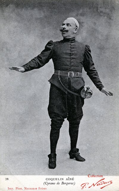 Constant Coquelin المعروف أيضًا باسم Coquelin aîné (1841 - 1909) في زي Cyrano de Bergerac (صورة بالأبيض والأسود) بواسطة Etienne Neurdein