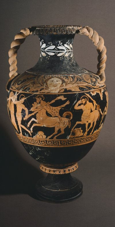 أمفورا من قبل الرسام من Centauromachy. فخار أحمر الشكل من بورانو (أومبريا). الحضارة الأترورية. القرن الرابع قبل الميلاد. بواسطة إتروسكان