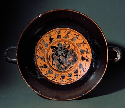 Antiquite etrusque: كأس من الطين يمثل القتال بين هيراكليس والوحش البحري تريتون. من Tarquinia. 550 ق. Tarquinia ، Museo Archeologico بواسطة إتروسكان