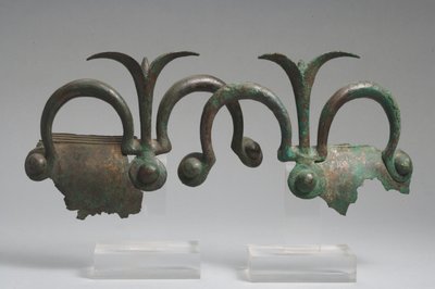 مقابض (برونزية) بواسطة Etruscan