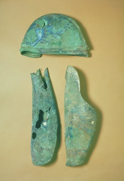 خوذة وجريفز ، إيتالو إتروسكان ، أوائل القرن الخامس قبل الميلاد (برونزية) بواسطة Etruscan