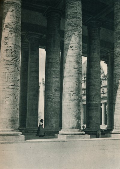 جزء من الرواق في ساحة سانت بيترز ، روما ، إيطاليا ، c1926 1927 بواسطة يوجين بوبيل