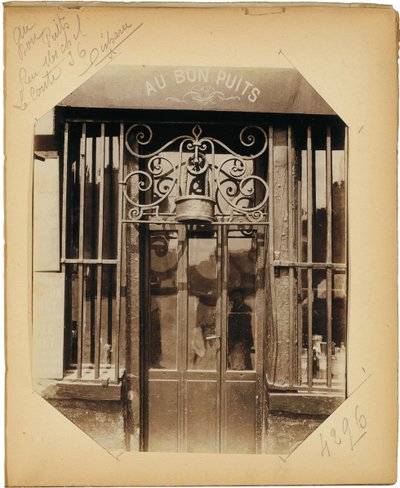 صفحة من ألبوم "وثائق لتاريخ باريس القديمة" ، ج .1910 بواسطة يوجين أتيج