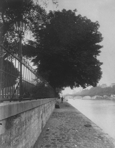 منظر لجسر الفنون من Terre-Plein في Pont Neuf ، 1911 بواسطة يوجين أتيج